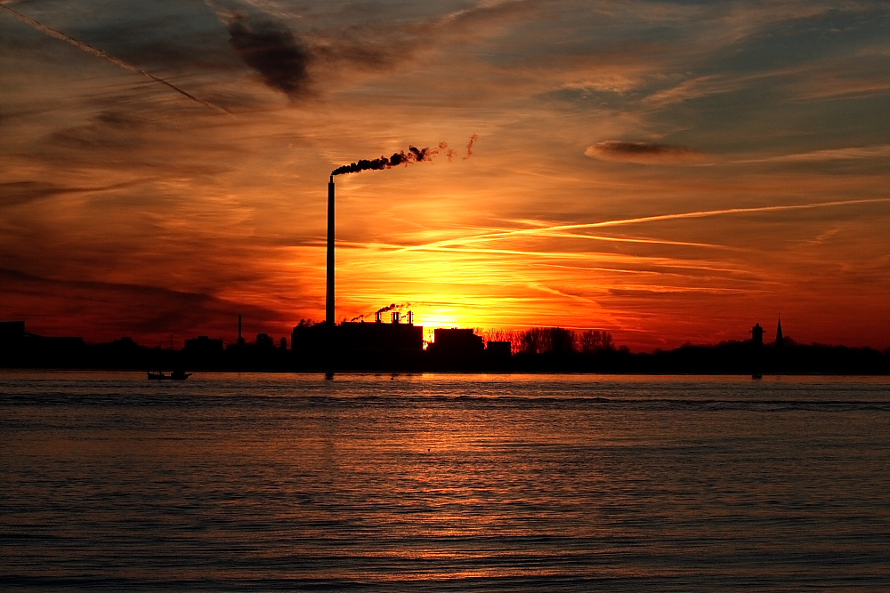 Sonnenuntergang in Bremerhaven.