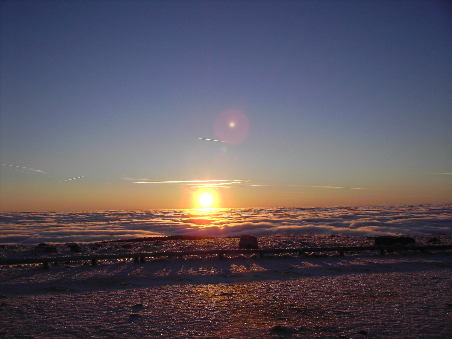 Sonnenuntergang in das Wolkenmeer auf dem Brocken