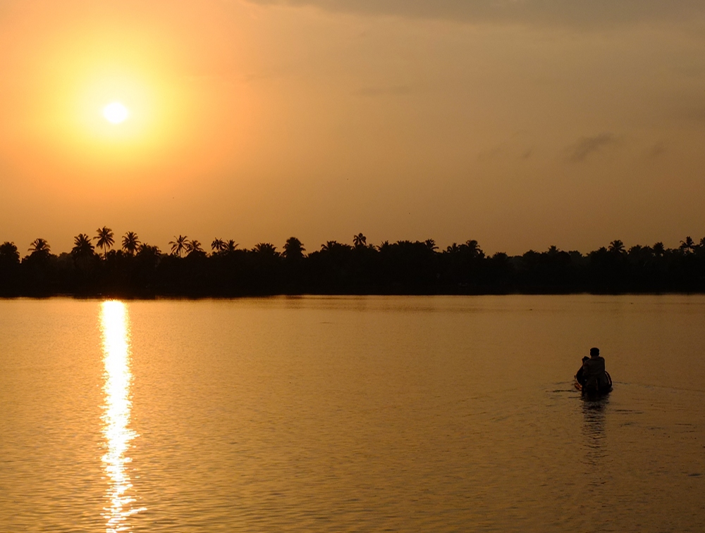 Sonnenuntergang in den Backwaters.