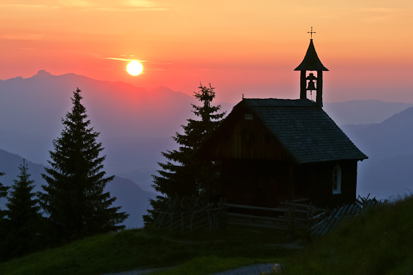 Sonnenuntergang in den Bergen