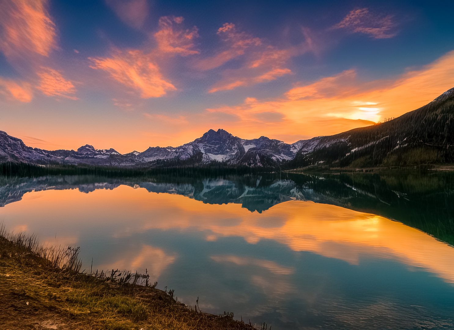 Sonnenuntergang in den Bergen