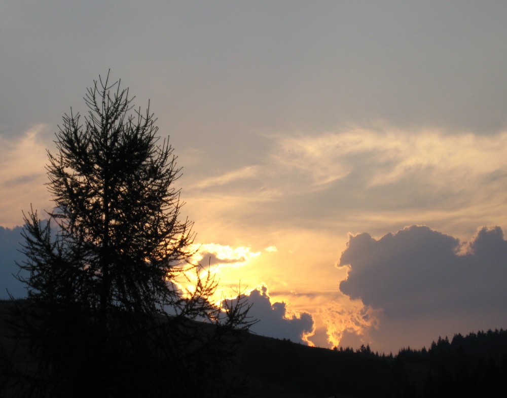 Sonnenuntergang in den Bergen