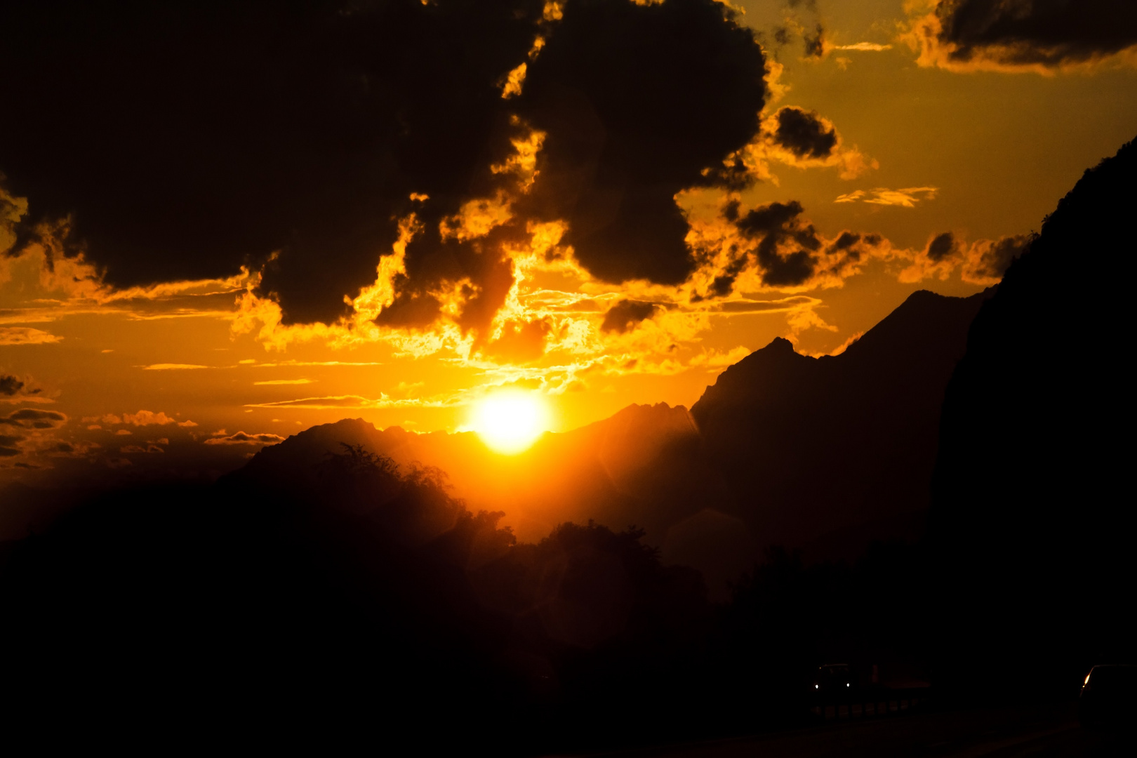 Sonnenuntergang in den Bergen bei Innsbruck