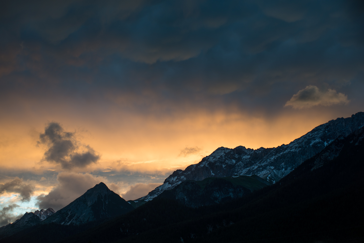 Sonnenuntergang in den Bergen