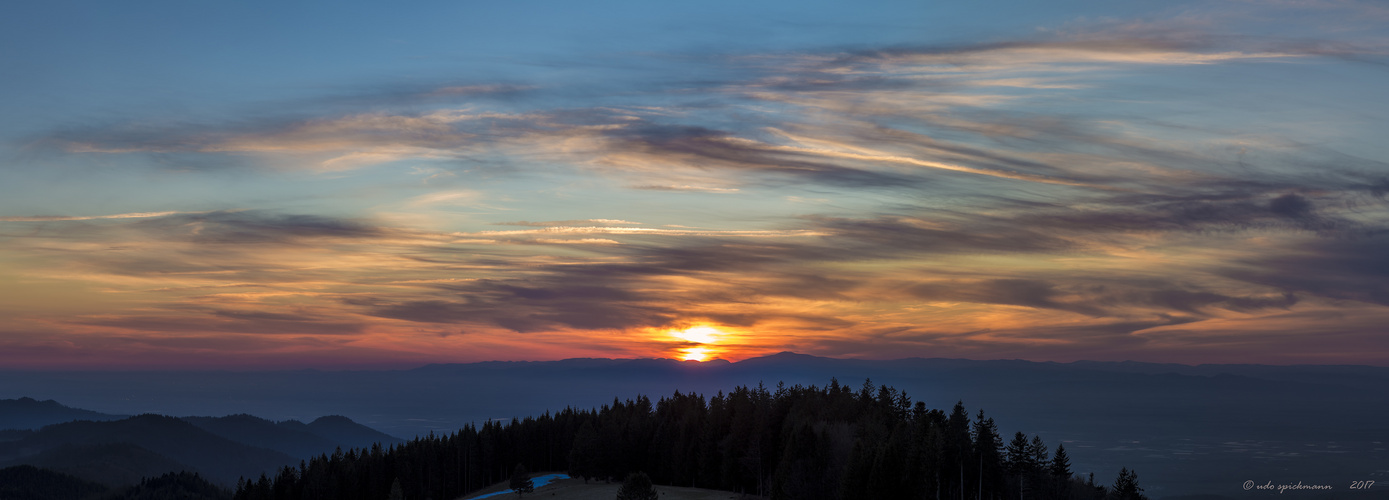 Sonnenuntergang in den Bergen