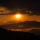 Sonnenuntergang in den Bergen hinter Cannes