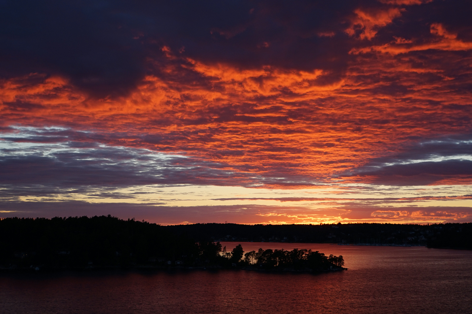 Sonnenuntergang in den schwedischen Schären