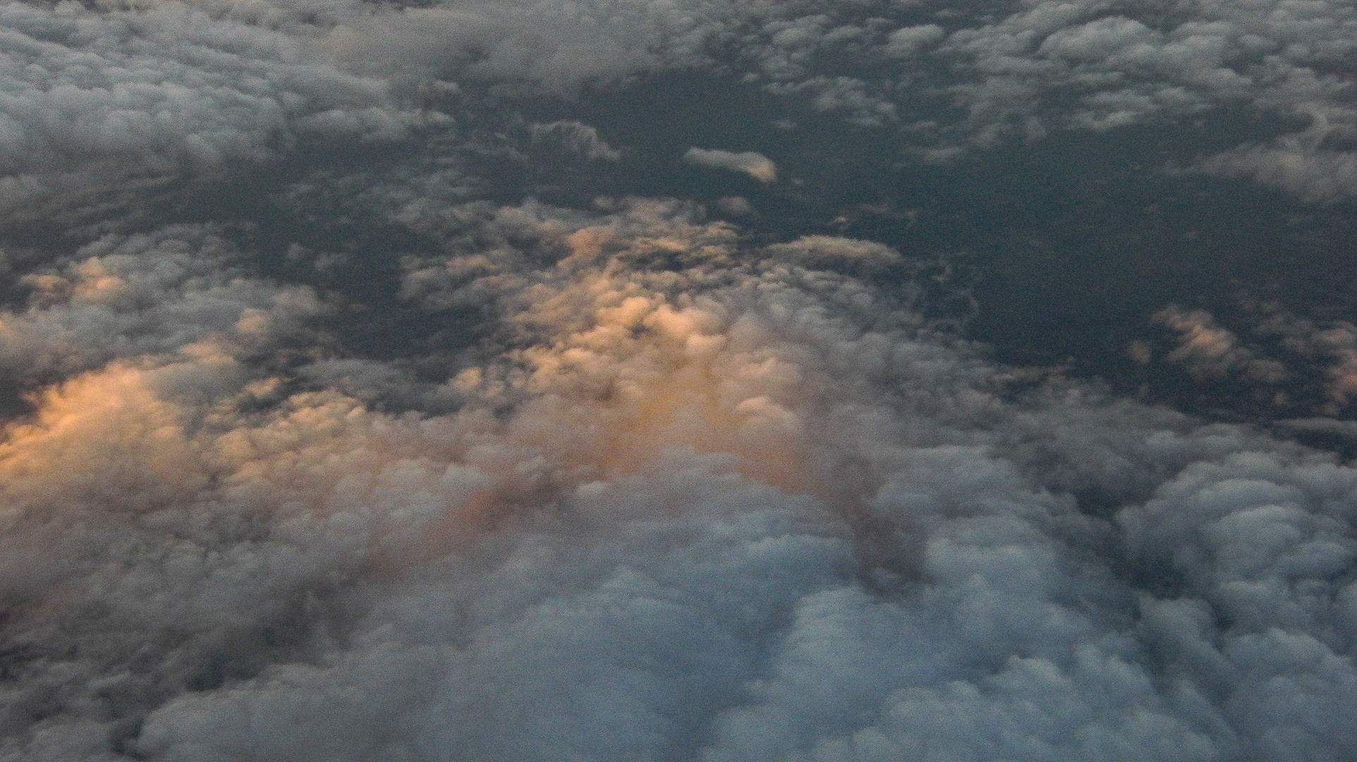 Sonnenuntergang in den Wolken