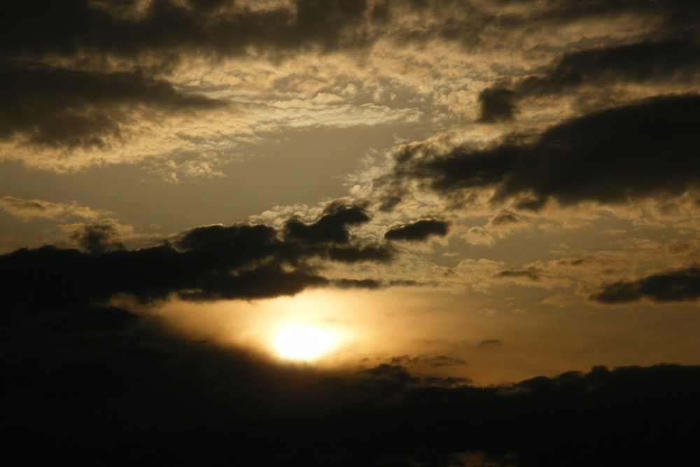 Sonnenuntergang in den Wolken