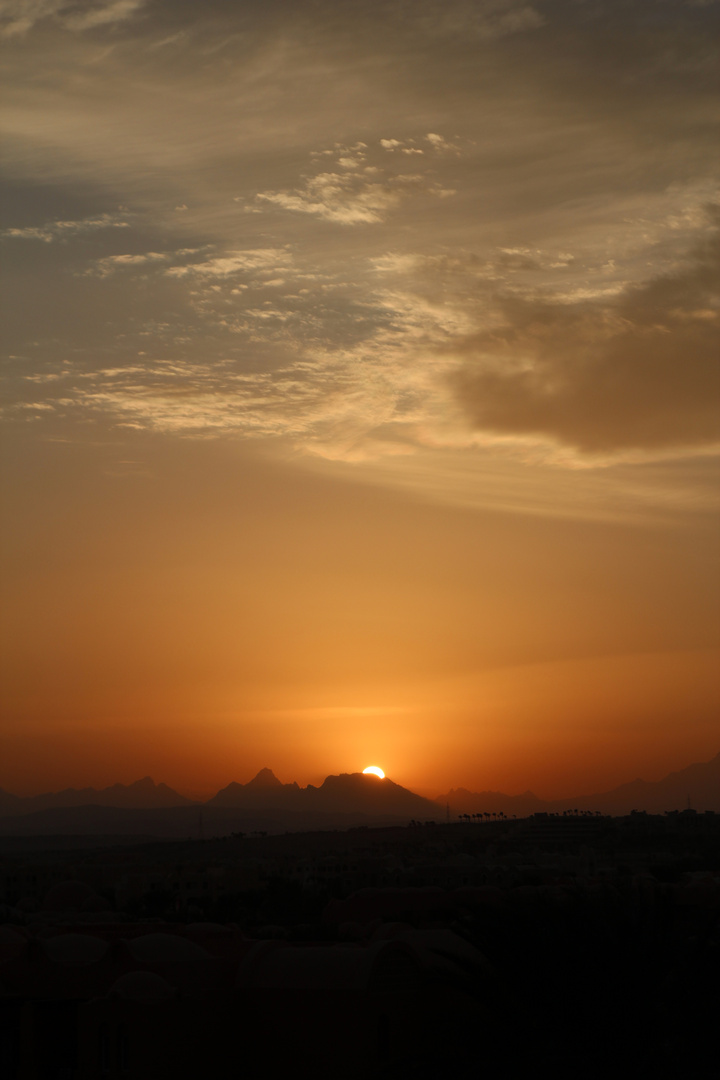 Sonnenuntergang in der ägyptischen Wüste