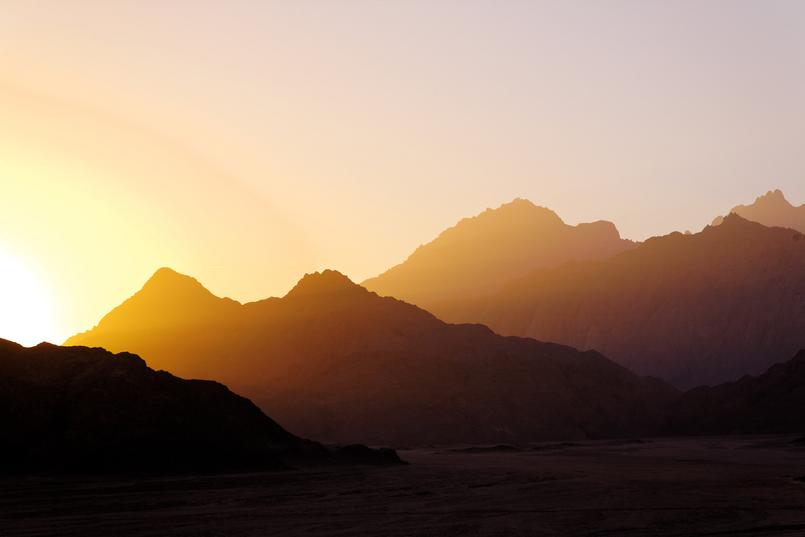 Sonnenuntergang in der ägyptischen Wüste