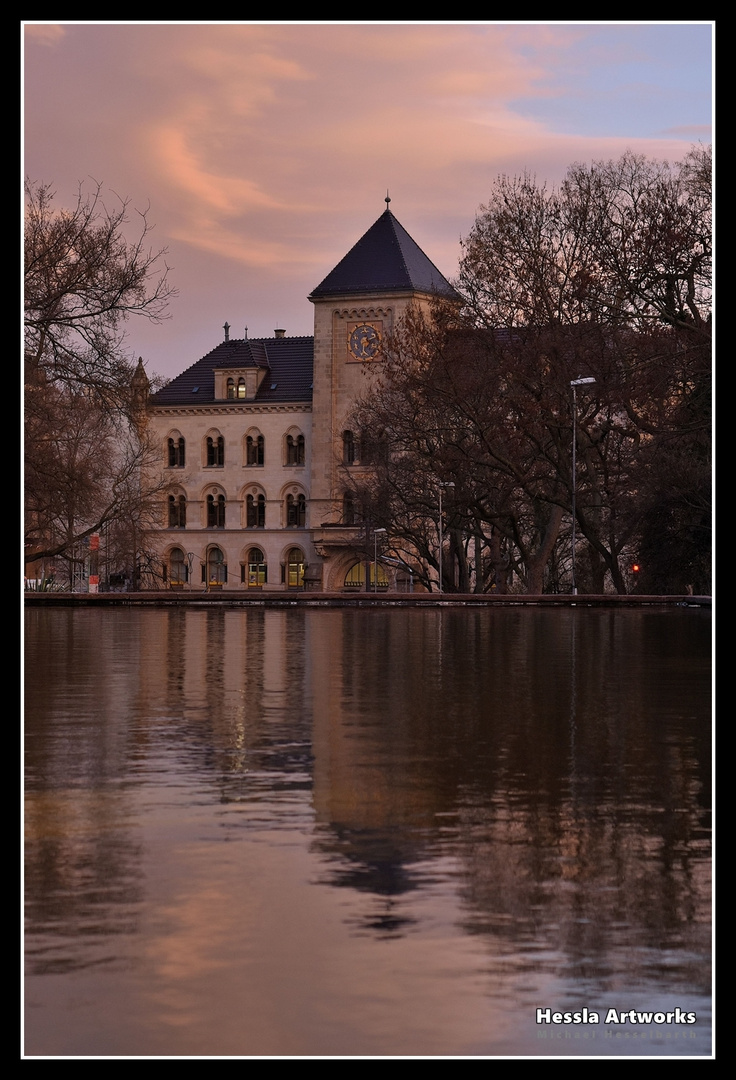 Sonnenuntergang in der Altstadt, Joliot-Curie-Platz - Halle/Saale.