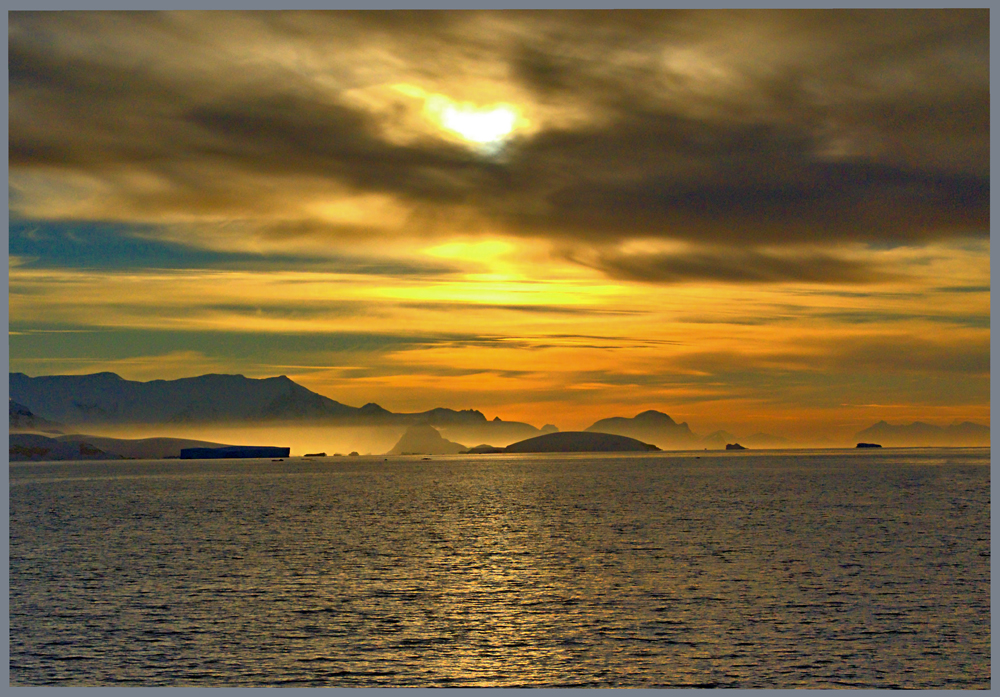 Sonnenuntergang in der Antarktis