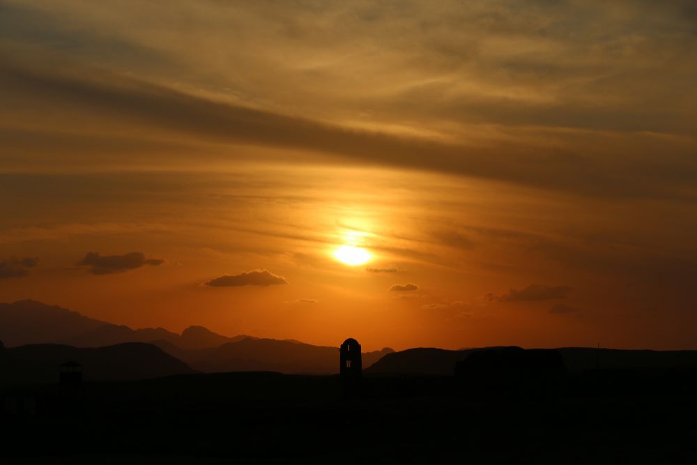 Sonnenuntergang in der Arabischen Wüste.