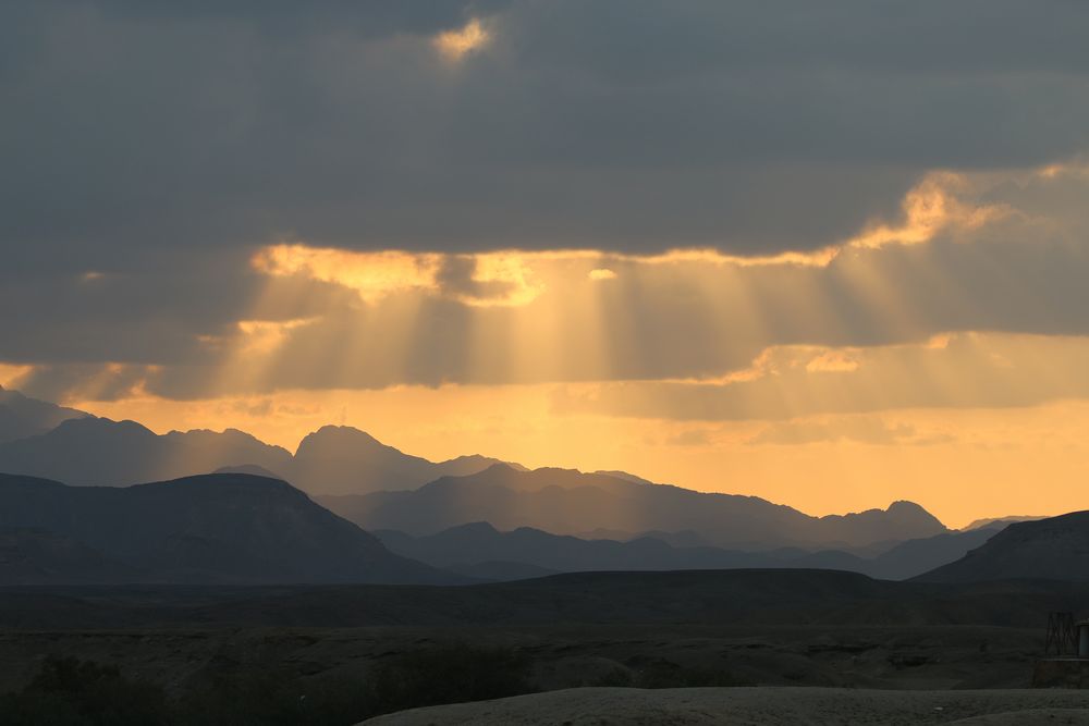 Sonnenuntergang in der Arabischen Wüste.