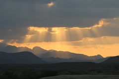 Sonnenuntergang in der Arabischen Wüste.