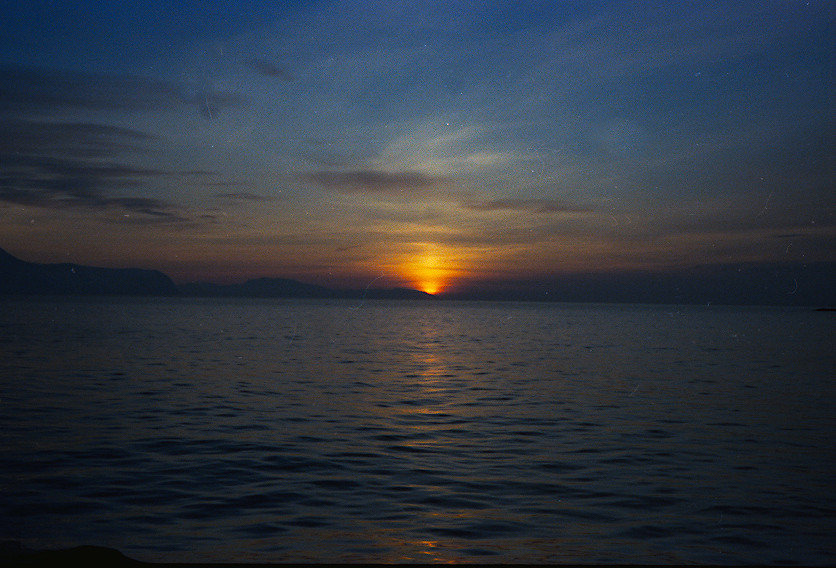 Sonnenuntergang in der Barentssee Ende März um 14:30 Uhr