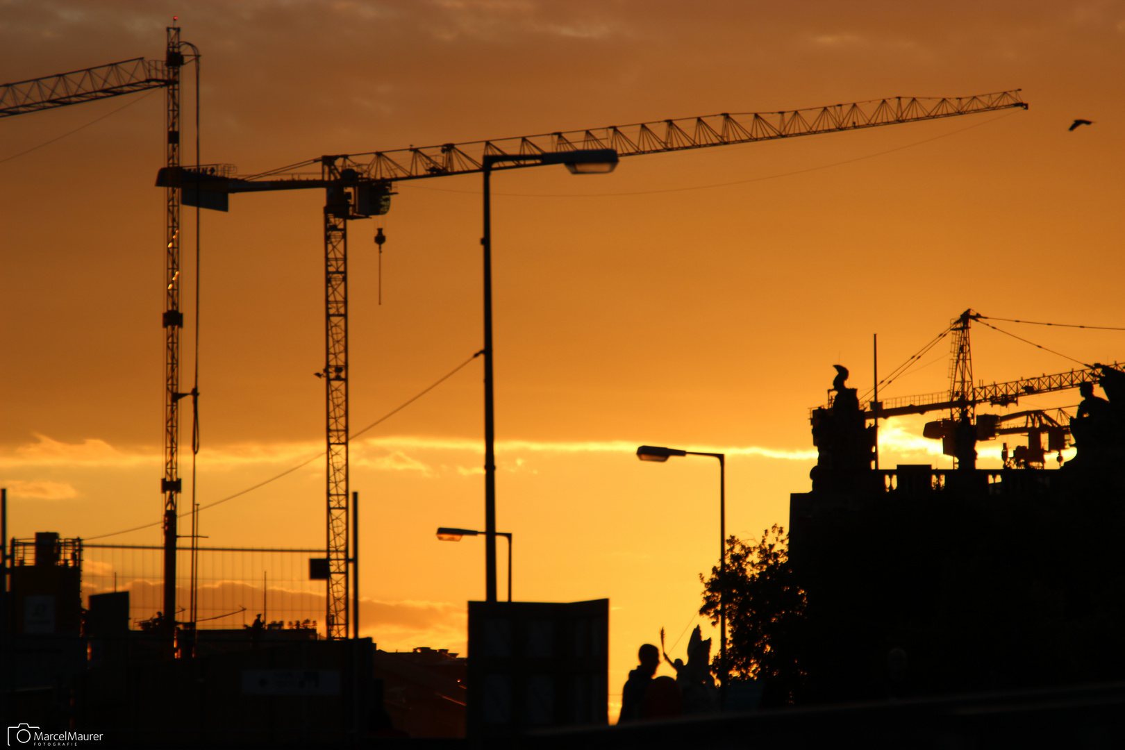 Sonnenuntergang in der "Baustellenmetropole Berlin"