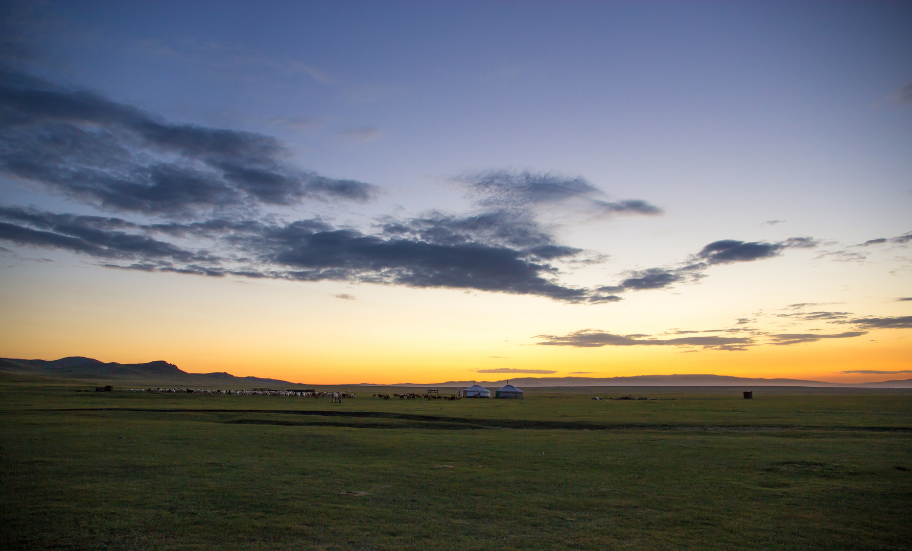 Sonnenuntergang in der Mongolischen Steppe