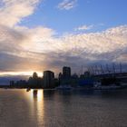 Sonnenuntergang in der Nähe des Telus Science World