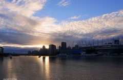 Sonnenuntergang in der Nähe des Telus Science World