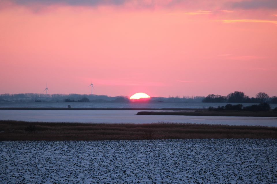 Sonnenuntergang in der Nähe von Garz auf Rügen