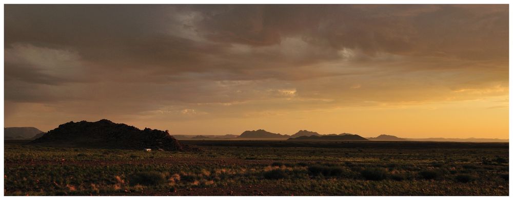 Sonnenuntergang in der Namib Wüste bei Sesriem