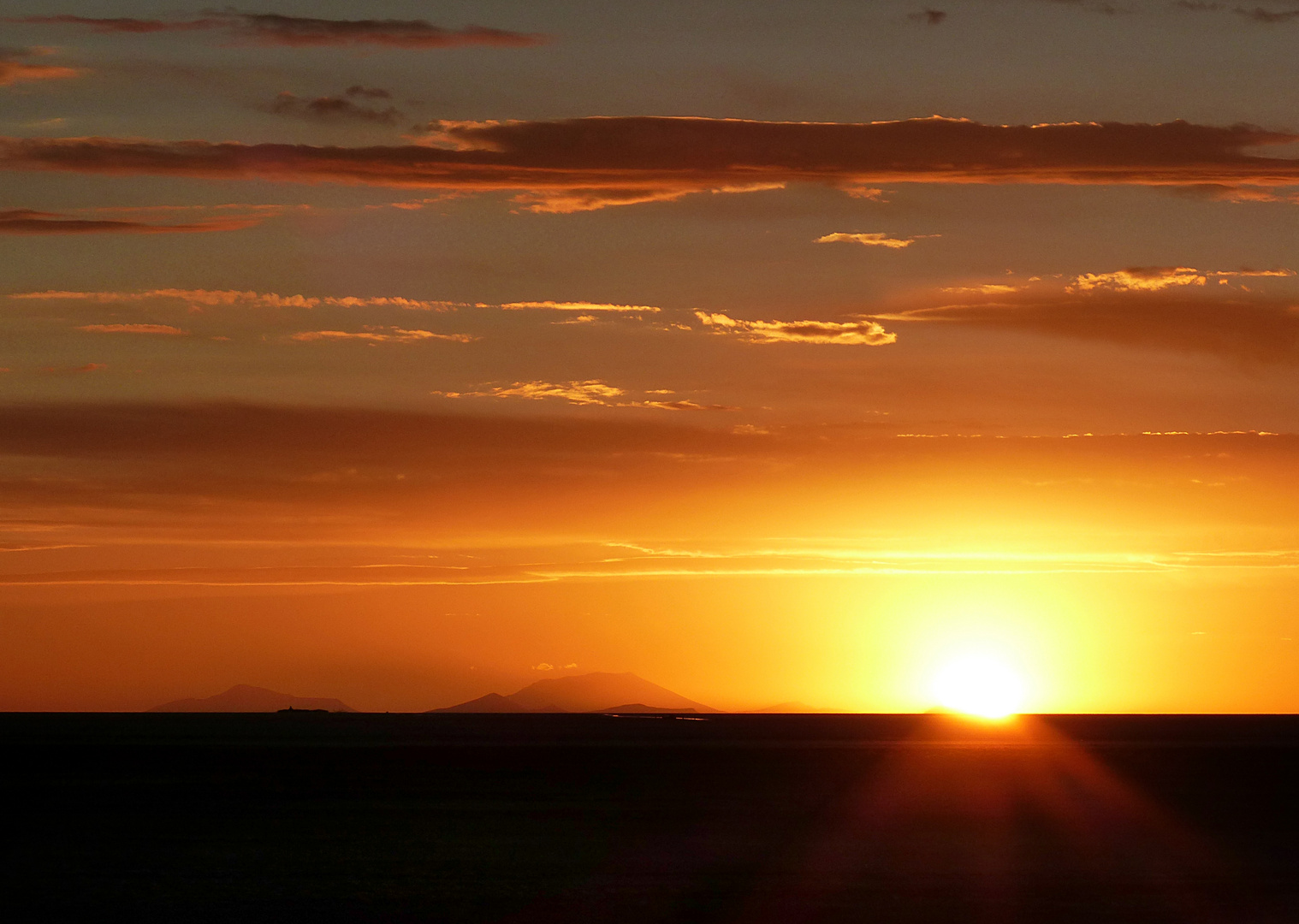 Sonnenuntergang in der Salzwüste