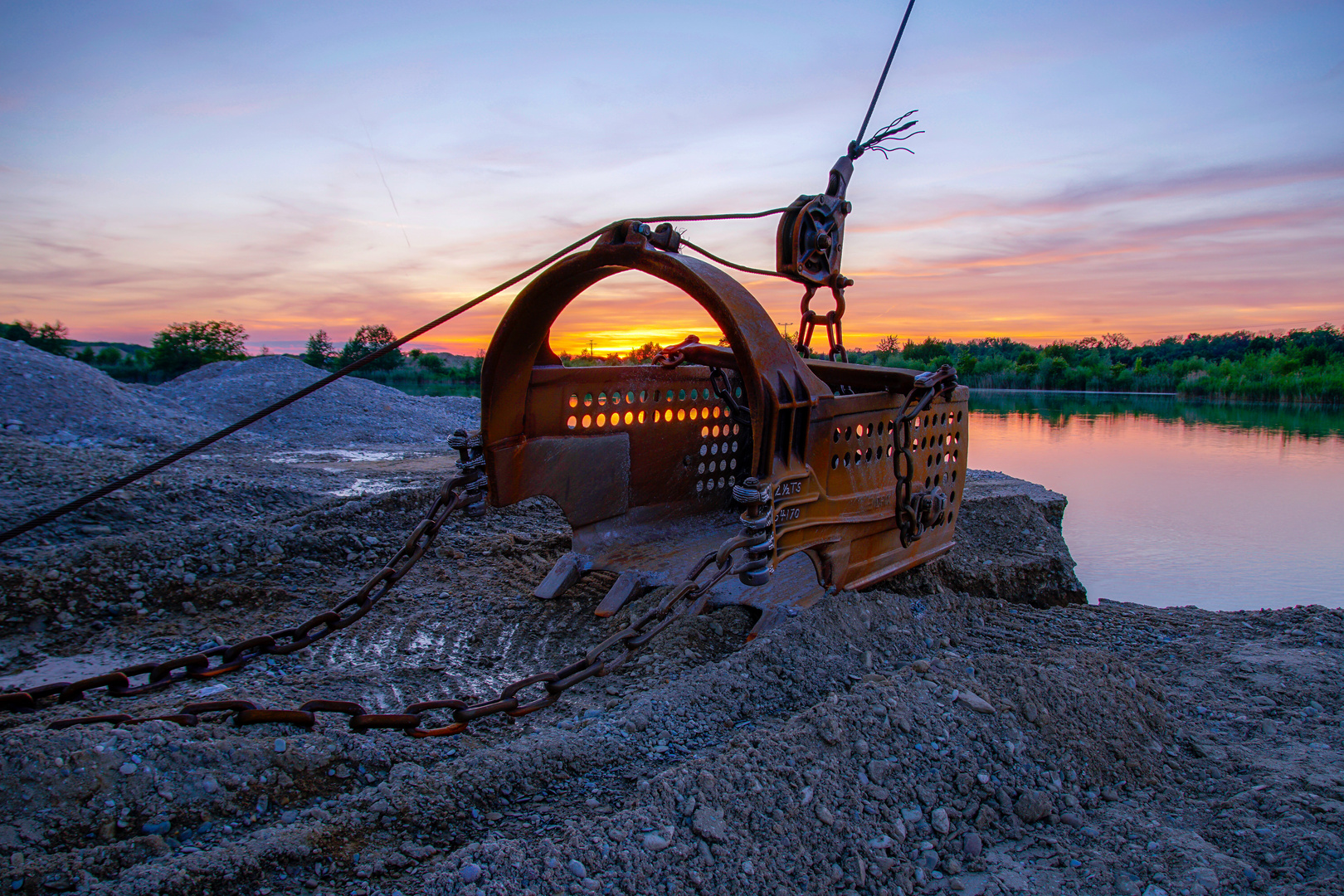 Sonnenuntergang in der Schaufel gefangen