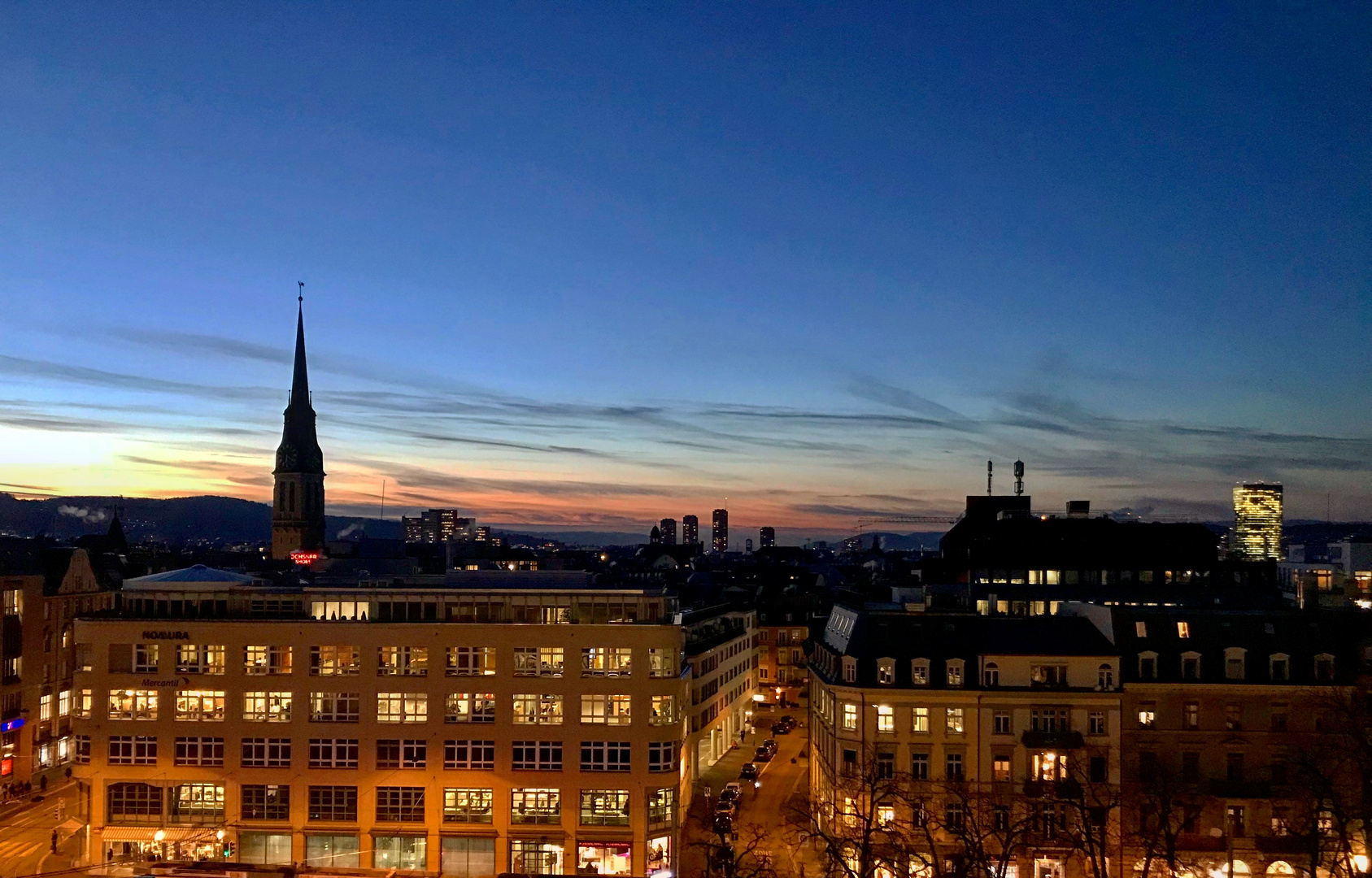 Sonnenuntergang in der Stadt Zürich 