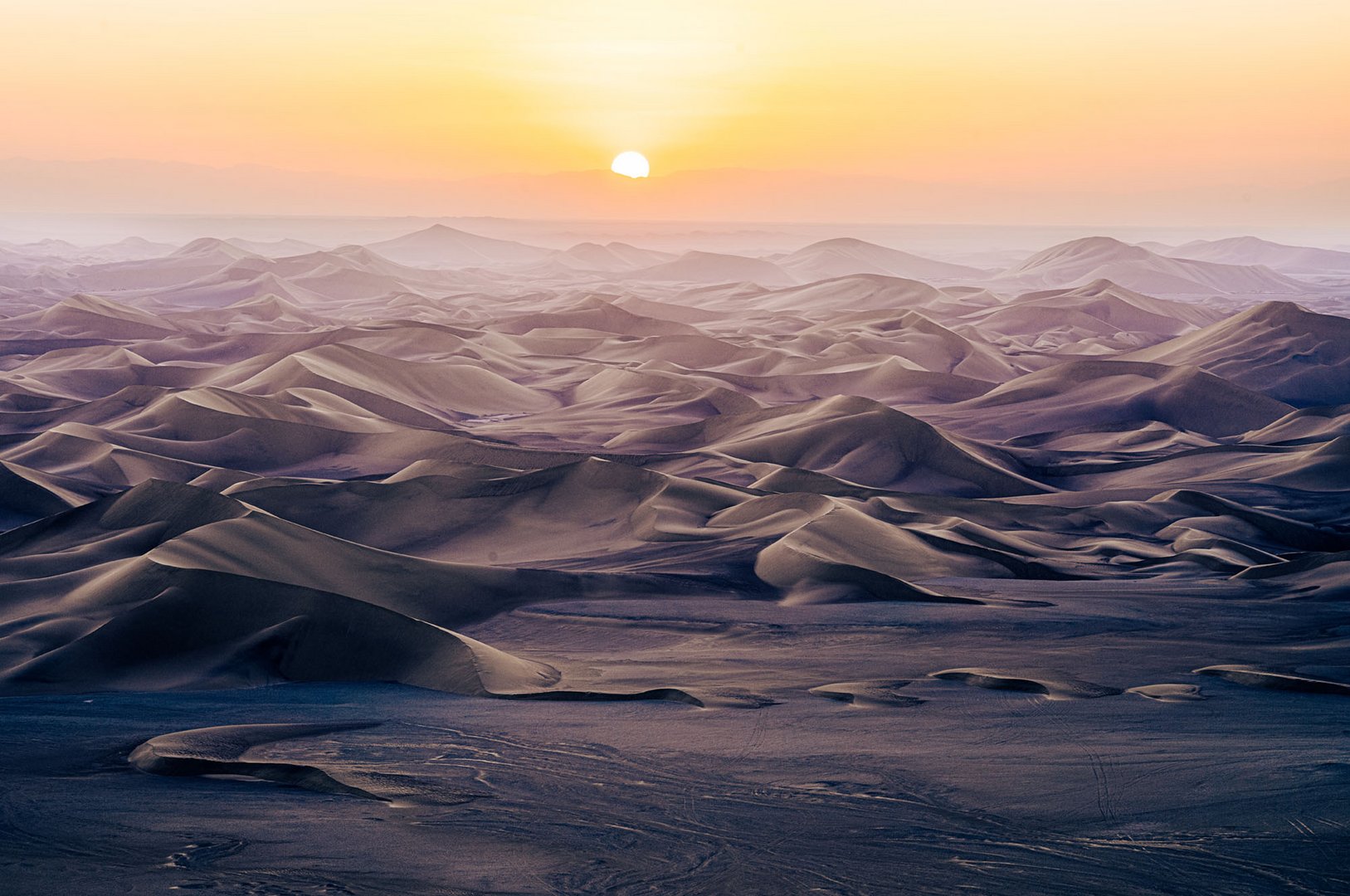 Sonnenuntergang in der Wüste Lut - Iran