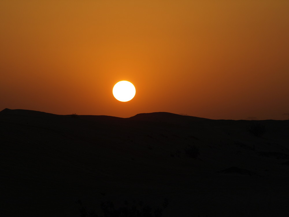 Sonnenuntergang in der Wüste von Dubai