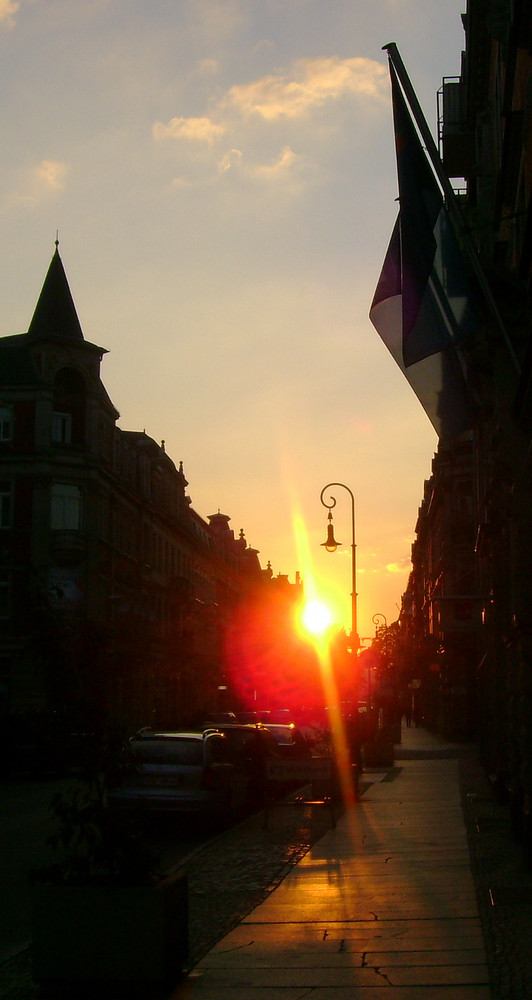 Sonnenuntergang in einer historischen Altstadt