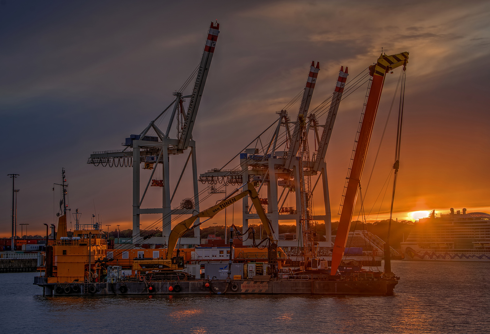 Sonnenuntergang in Hamburg