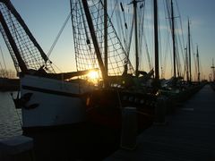 Sonnenuntergang in Holland mit Schiff 2