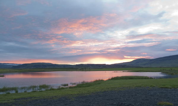 Sonnenuntergang in Hvoll auf Island