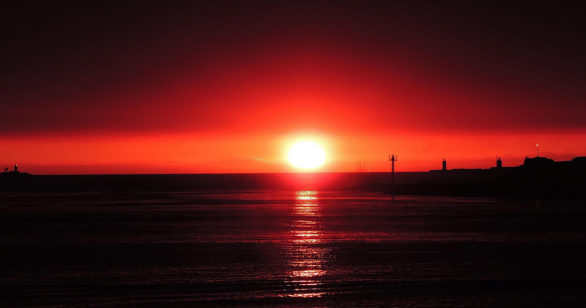 Sonnenuntergang in  Ijmuiden