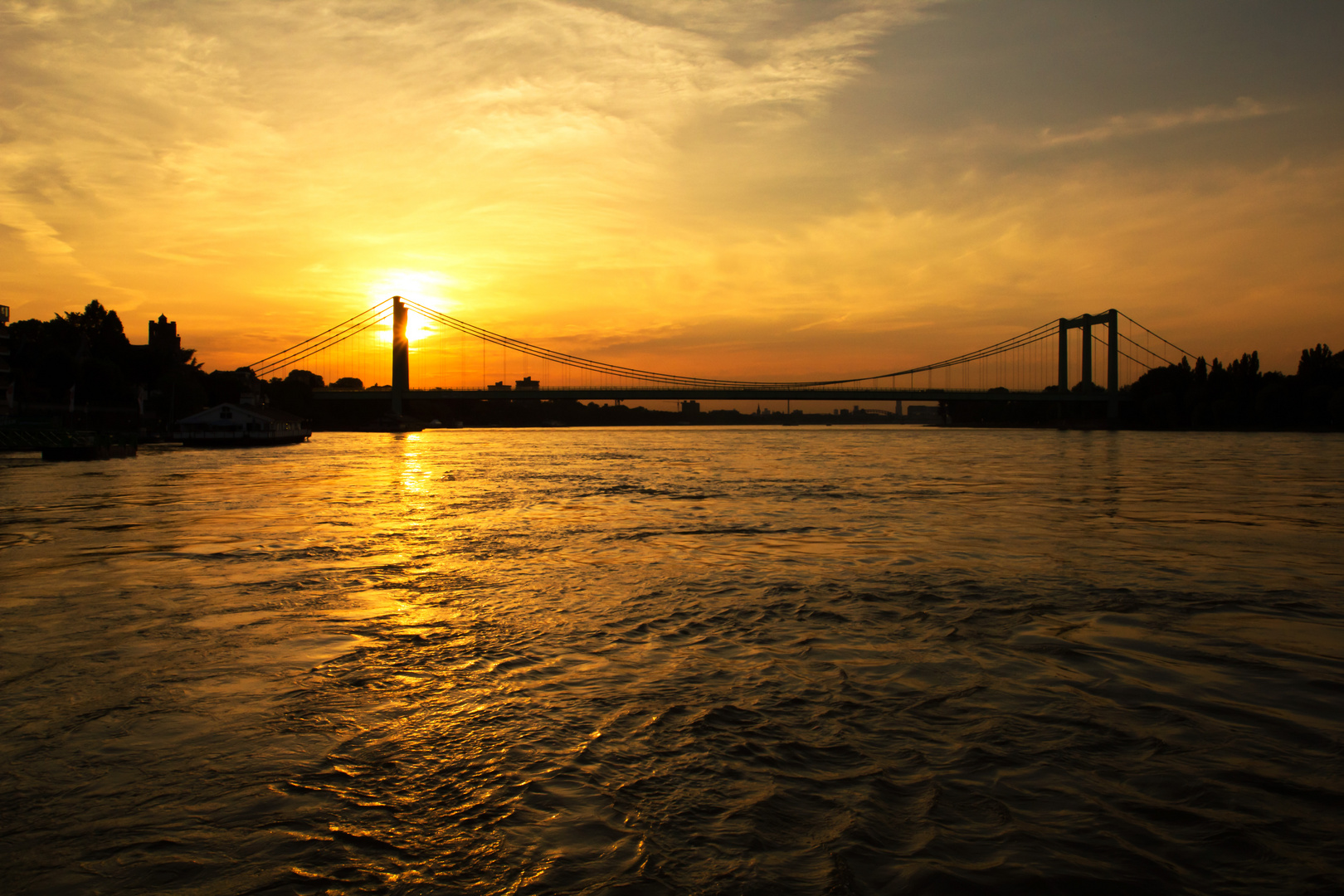 Sonnenuntergang in Köln am Rhein