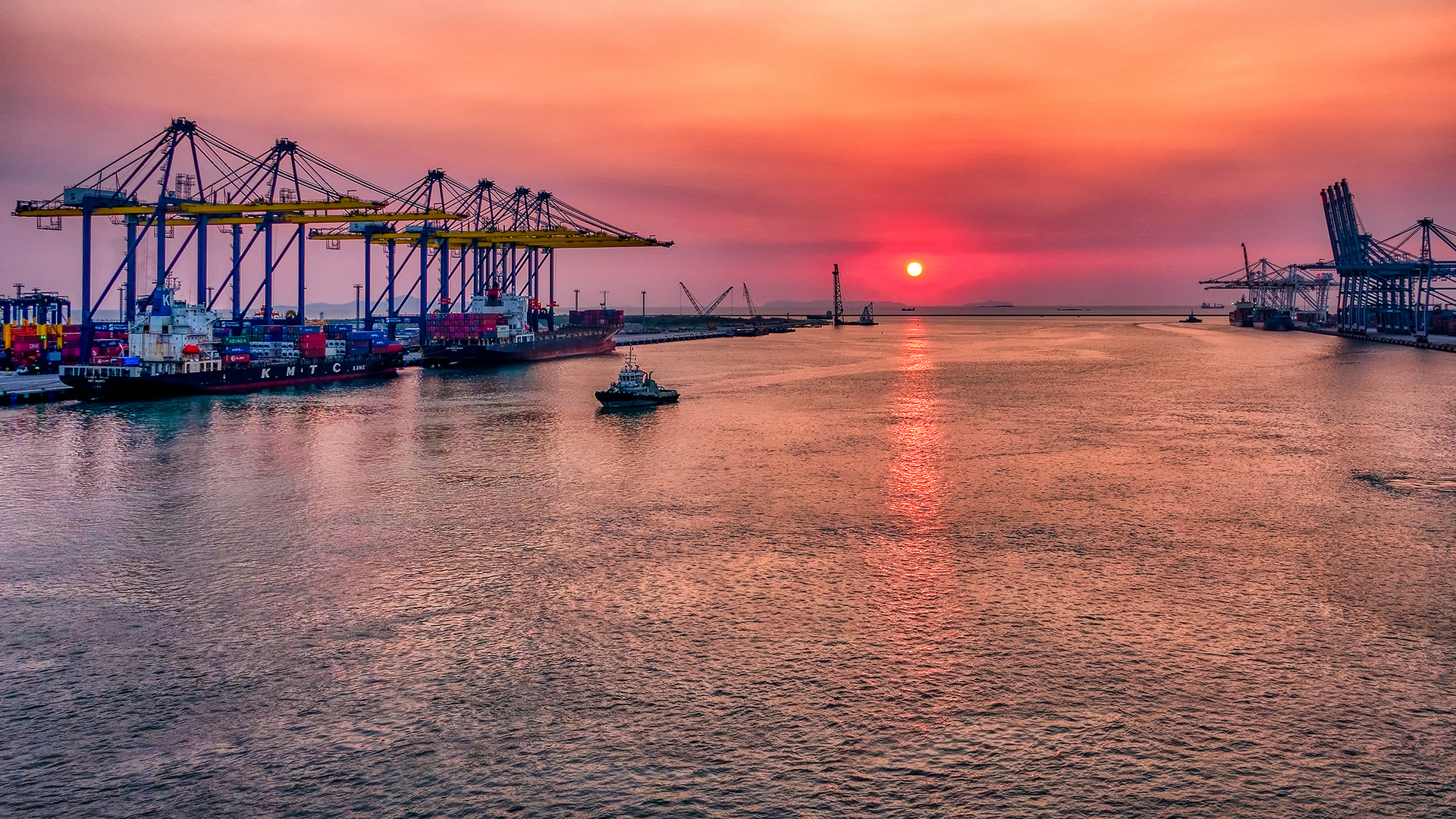 Sonnenuntergang in  Laem Chabang (I)