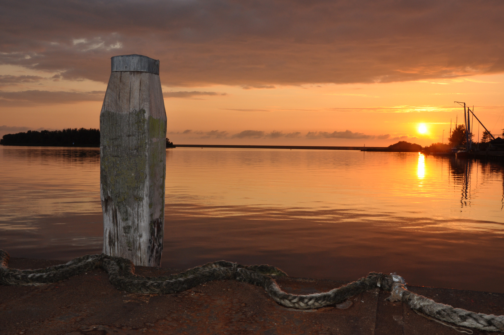 Sonnenuntergang in Lauwersoog / Holland