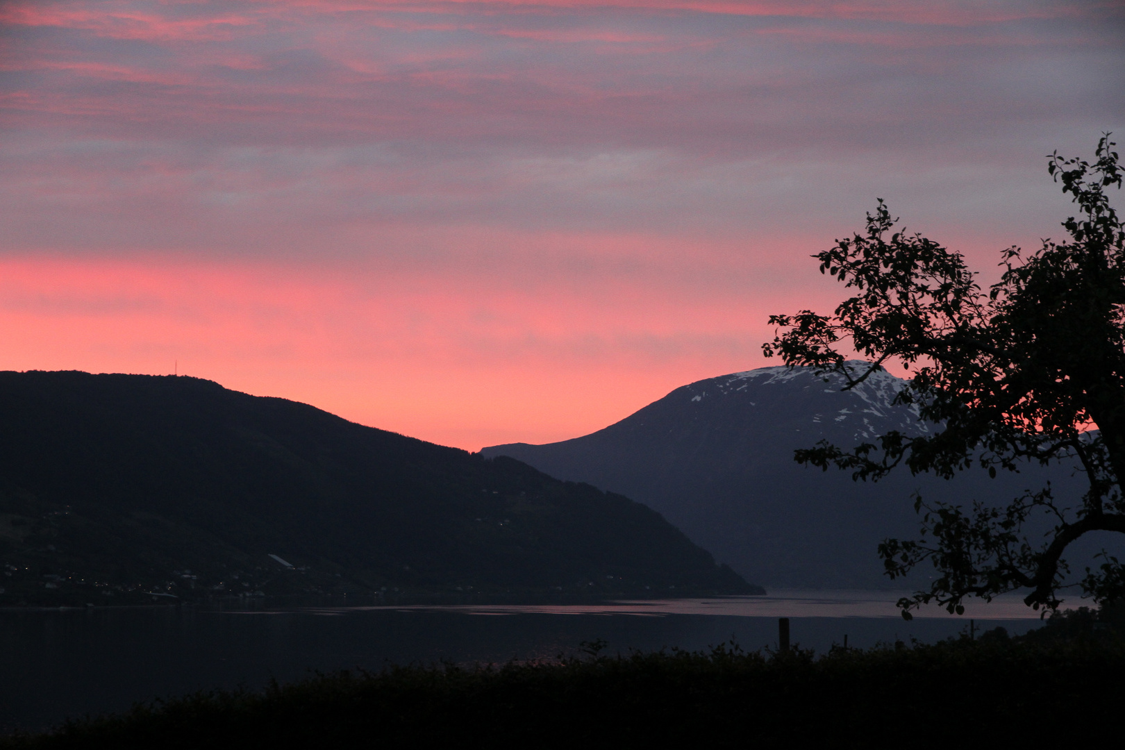 Sonnenuntergang in Lofthus Norwegen
