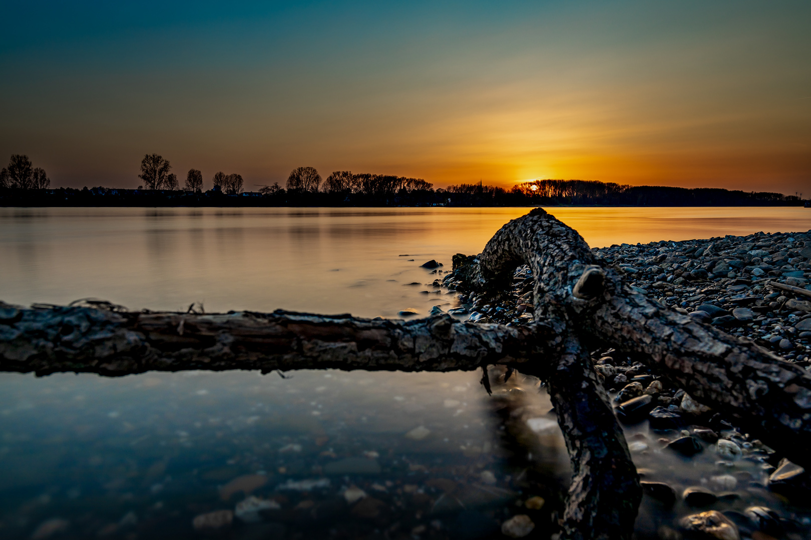 Sonnenuntergang in Mondorf am Rhein