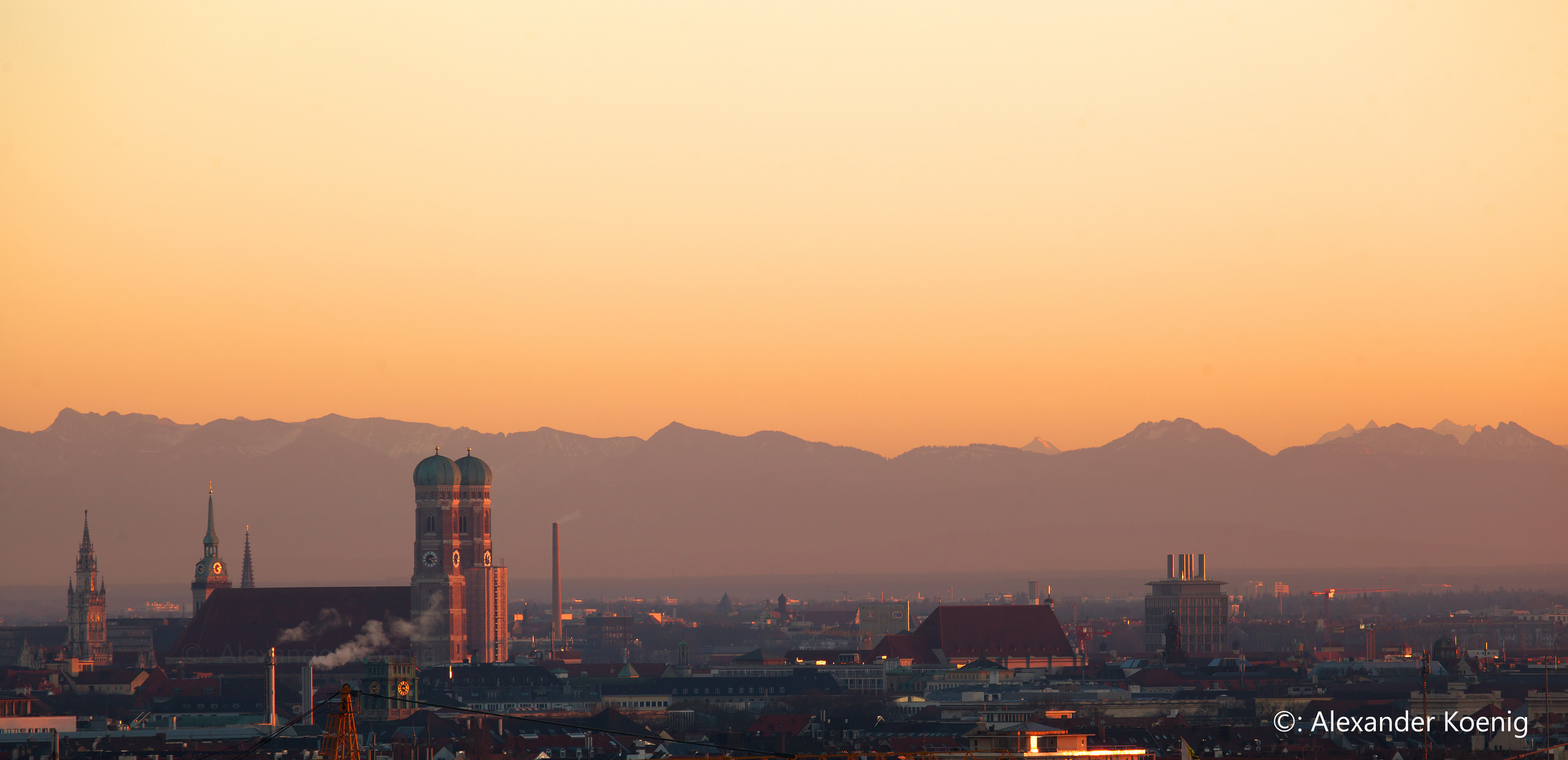 Sonnenuntergang in München kurz vor Weihnachten