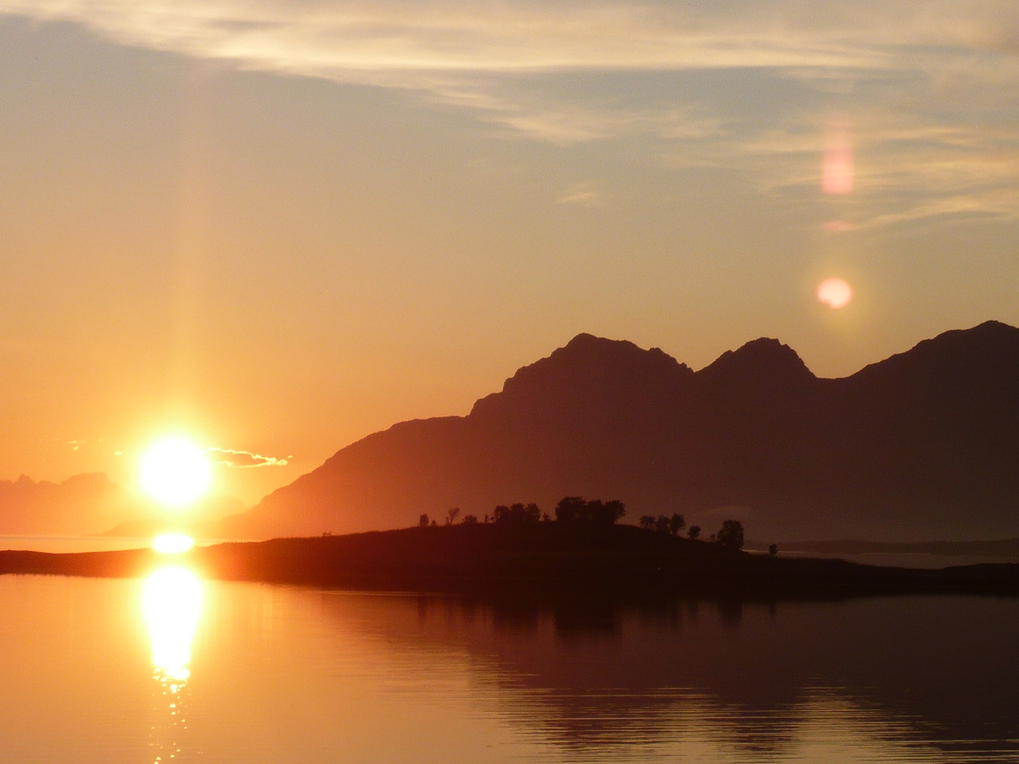 Sonnenuntergang in Norwegen am Mortenstrand  Mit Leichter Nebel