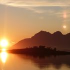 Sonnenuntergang in Norwegen am Mortenstrand  Mit Leichter Nebel