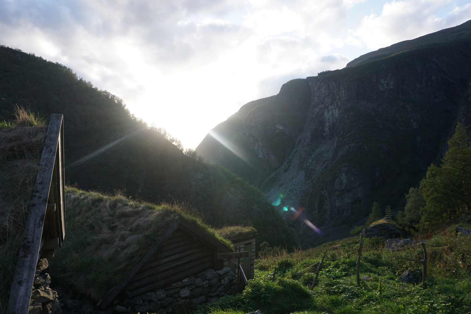 Sonnenuntergang in norwegischen Bergen