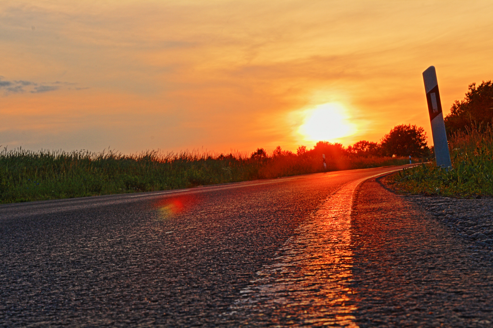 Sonnenuntergang / Landstraße