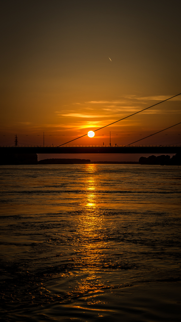 Sonnenuntergang - Leverkusen(A1-Brücke)