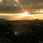 Sonnenuntergang Mai 2010 am Hohenkrähen: das Trio aus dem Oberen Hegau