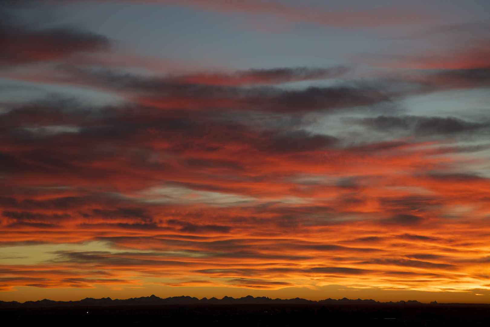 Sonnenuntergang mit Alpen